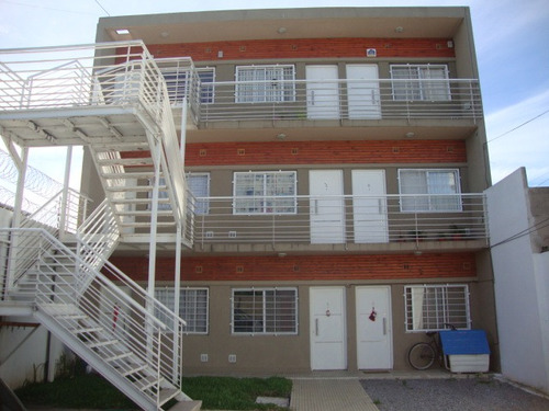 Venta Departamento 2 Amb En Excelente Estado. Ubicado En Calle San Luis Nº 1431 E/ O´higgins Y Martin Rodriguez.
