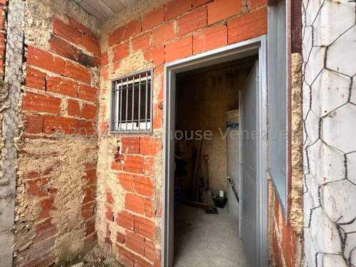 Venta De Terreno Con Estructura Armada Para Terminar Casa, En La Prestigiosa Urbanización Piedra Pintada En La Victoria, Base Para Culminar Techo. Incluye Material De Construcción Y Plano Rah 25-249