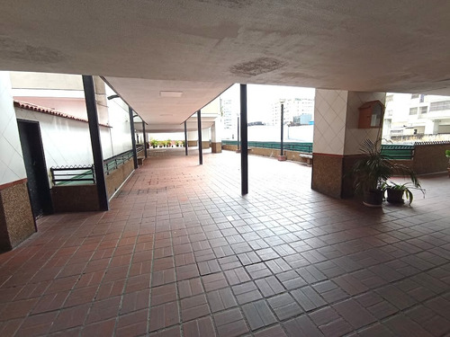 Se Ofrece En Venta Comodo Y Centrico Apartamento Ubicado En Centro Parque Caracas La Candelaria