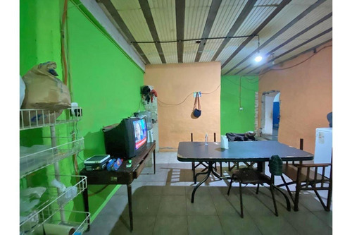 Imagen 4 de 12 de Casa A Reciclar En Zona Residencial
