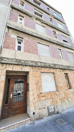 Monoambiente O Escritorio En Ciudad Vieja. Ideal Como Inversión.-