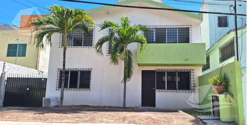 Casa En Venta En Sm 4 Cancun Tcs9130