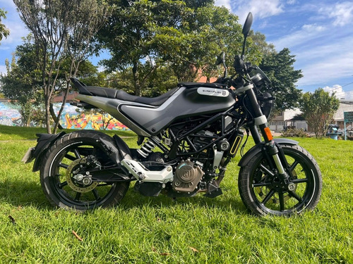 Imagen 9 de 25 de Husqvarna Svartpilen 200 2022