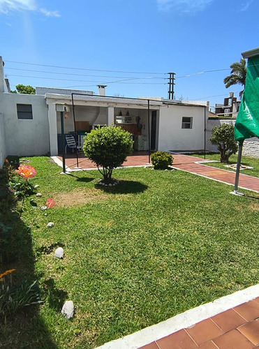 Casa En Venta - 2 Dormitorios 2 Baños - 275mts2 - Tolosa