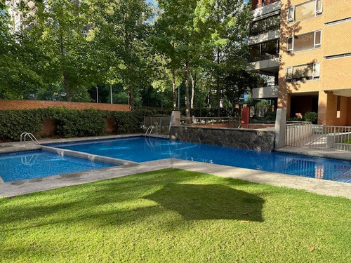 Amplio Departamento En Excelente Ubicación De Las Condes