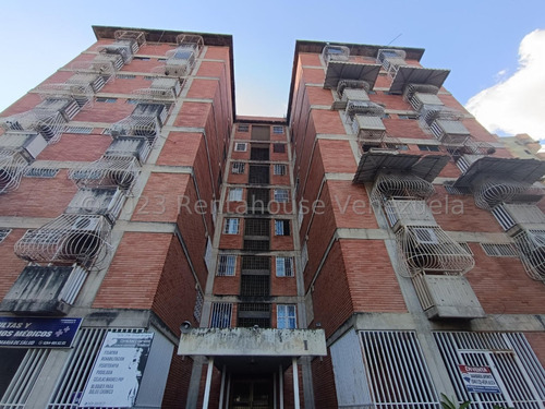 Vendo Apartamento En Zona Centro De Turmero, Código 24-12623 Cm