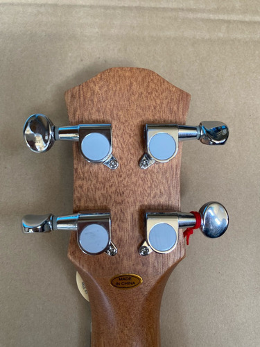 Ukelele Soprano Triana 07 Con Funda Marrón