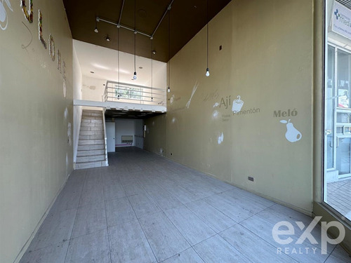 Arriendo Local Comercial Con Alto Trafico En Avda La Dehesa