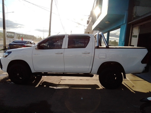 Imagen 6 de 10 de Toyota Hilux 2016 2.4 Cd Dx 150cv 4x2