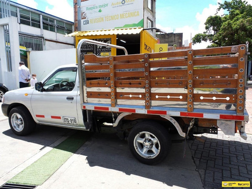Nissan Frontier D22 Estacas 4x2 Gasolina