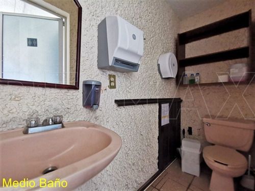 Casa De 215m2t / 347m2c / 4r / 3.5b / 1a / Vigilancia