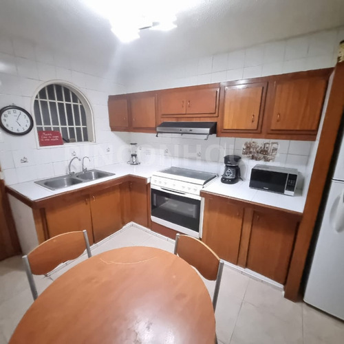 Casa En Venta En La Urb. La Blanquera, Palo Negro.