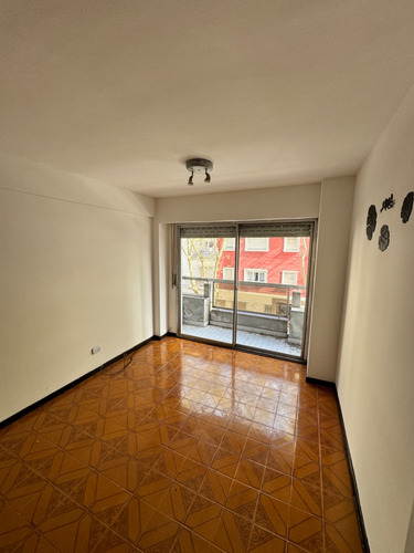 1 Ambiente Y 1/2 A La Calle C/ Balcón Saliente Plaza Mitre