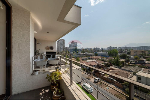 Vista Despejada En Victor Rae, Las Condes