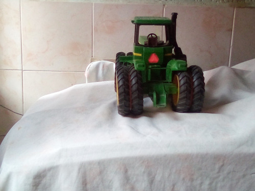 Imagen 4 de 4 de Jhon Deere Replica De Tractor Agricola