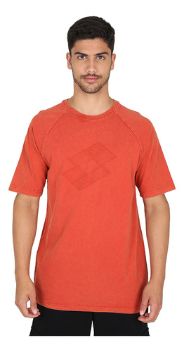 Remera Urbana Lotto Athletica Hombre En Naranja