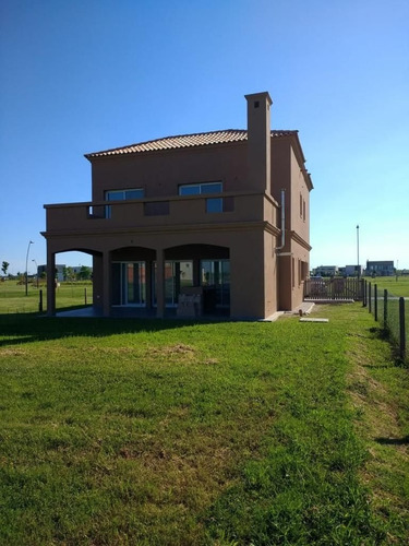 Excelente Casa Sobre Lote Interno - Araucarias - Puertos