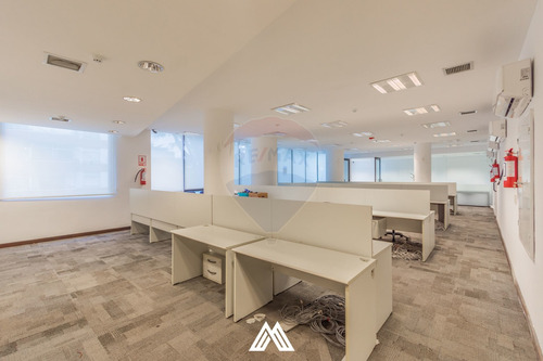 Local/oficina En Berro Y Av. Brasil 300m2 -gc Inc.