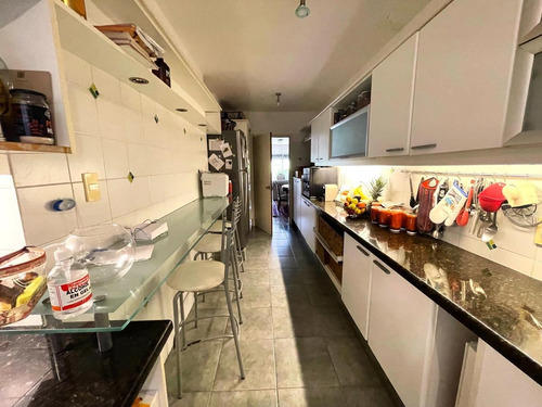 Imagen 11 de 25 de Venta Apartamento Pocitos Cuatro Dormitorios Dos Garages Dos Patios Servicio