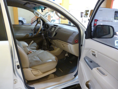 Imagen 13 de 15 de Toyota Hilux Sw4 Srv 2006