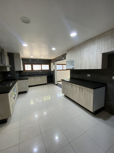 Hermosa Casa En Avenida Blanca Estela Concón