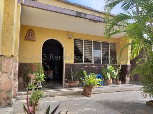 Casa En Venta Zona Centro-este De Barquisimeto Flex: 24-1492 Ea1