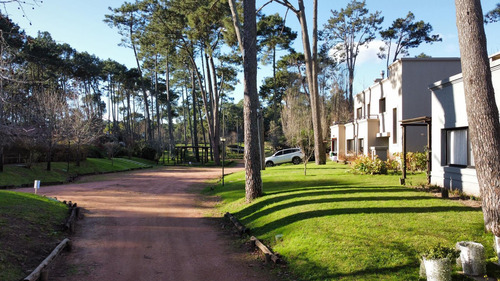 Venta Terreno, A Metros De La Playa, Pinares Punta Del Este