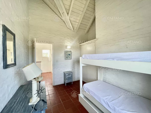 Venta Casa 5 Dormitorios. Montoya, La Barra.
