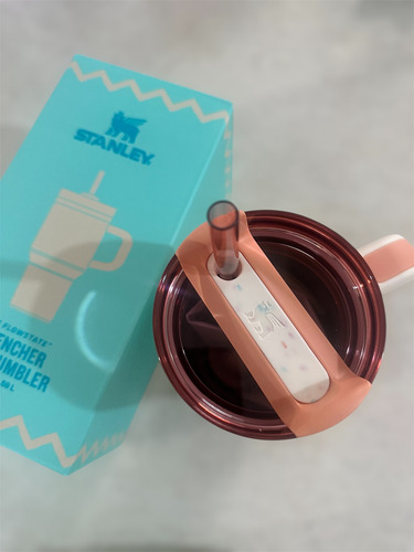 The Quencher H2.0 Flowstate Tumbler 20 Oz - Stanley Original