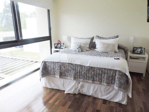 Venta Casa Con Salida Al Lago - Barrio Con Seguridad