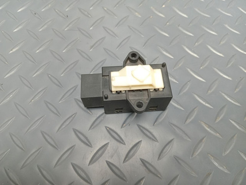 Modulo De Relay Calefaccion Delantero Izquierdo Bora 06-10 (Usado)