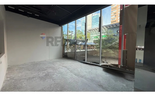 Local Comercial En Ubicación Estratégica
