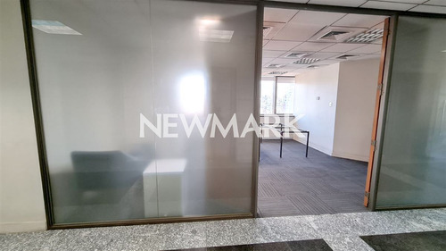 Oficina Con Excelente Espacios Interiores