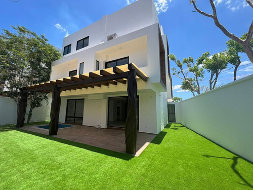 Imagen 2 de 10 de Casa En Renta En Merida De 3 Recamaras, Alberca Y Roof En Di