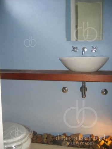 Imagen 19 de 30 de En Punta Del Este En La Zona Exclusiva De Punta De Piedra, Chalet De 5 Dormitorios Y Dependencia Con Piscina Climatizada.- Ref: 4041