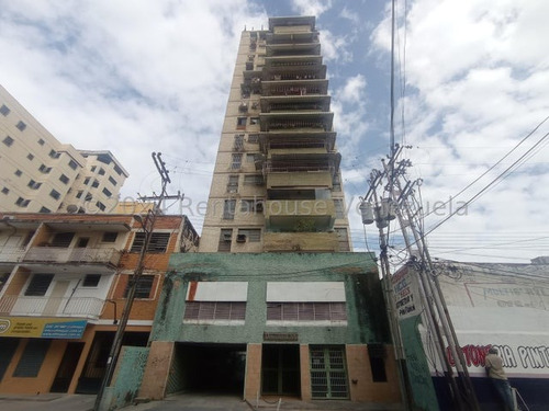 Apartamento En Venta En Maracay Zona Centro 24-23687 Jcm