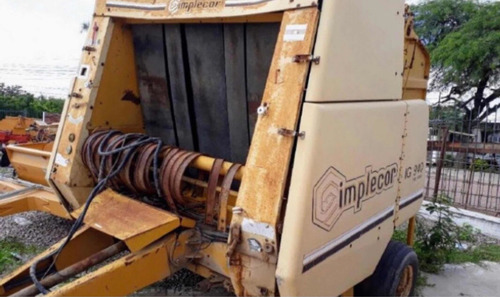 Imagen 2 de 2 de Tractor Rotoenfardadora Implecor LG-940 Envios Al Pais