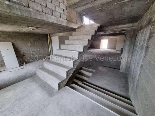 Casa En Alquiler En Tarabana Plaza Cabudare 2-4-8-4-0 Mp/
