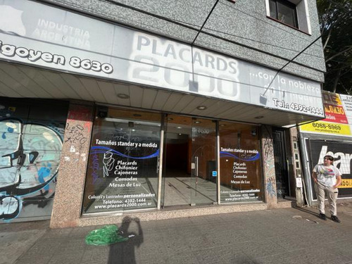 Local En Excelente Ubicacion !!