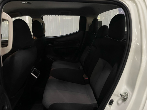 Mitsubishi L200 2.4 GLX 4x2 Mt