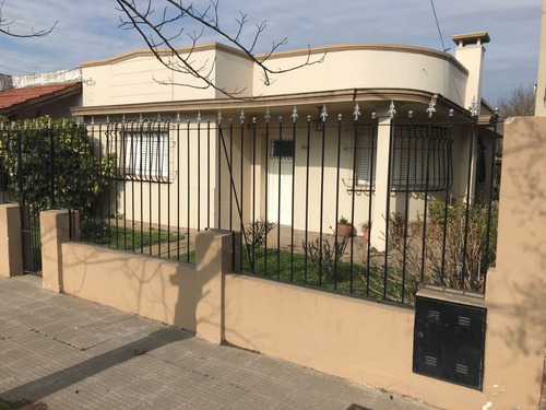Imagen 1 de 11 de Vendo Casa De Muy Buena Construcción Y A Buen Precio