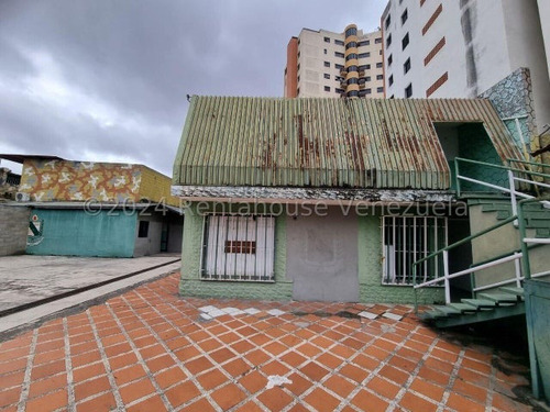Raiza Suarez Vende De Oportunidad Terreno De 832 Mts2 En Av Moran De Barquisimeto 2 4 2 7 9 6 0 En El Mismo Se Encuentran Ubicadas Con 2 Casas Para Remodelar. Cuenta Con Todos Los Servicios Básicos