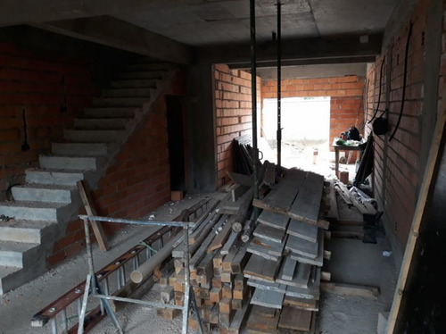 Belíssimo Sobrado Com 03 Suites, Sendo Uma Com Sacada, Livre De Enchente Em Loteamento Na Escola Agrícola. - 35711268v