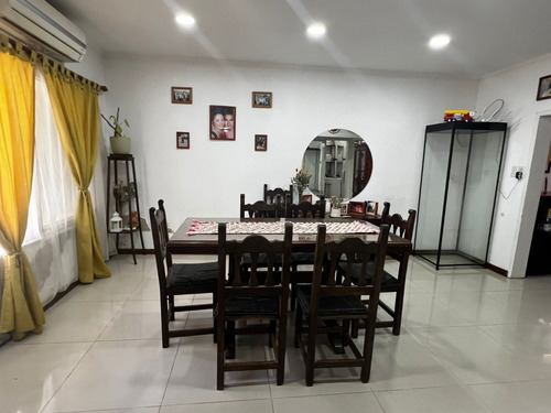 Casa Con Cuatro Habitaciones En Venta, General Las Heras