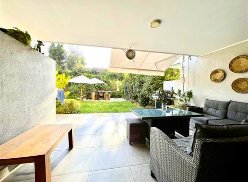 Unico Con Jardin Propio A Pasos Del Portal, Impecable, 2 Est