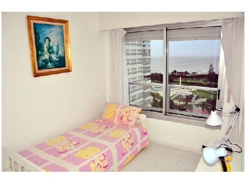 Apartamento En Venta De 3 Dormitorios En Playa Mansa