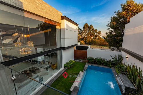 Casa De Lujo Con Alberca En Venta En Villa Verona