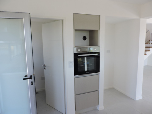 Casa A Estrenar En El Naudir Lote, A La Laguna.