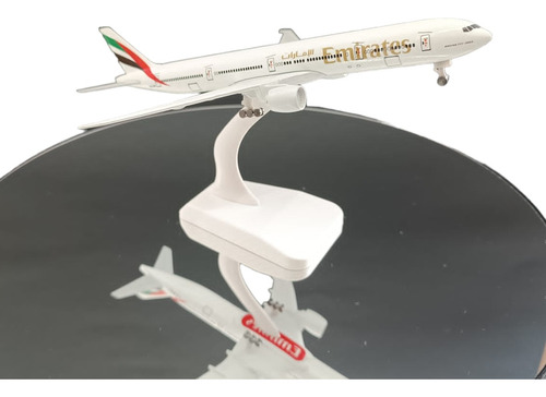 Avión Emirates B-777//escala 1:350//19cms Largo //metálico 