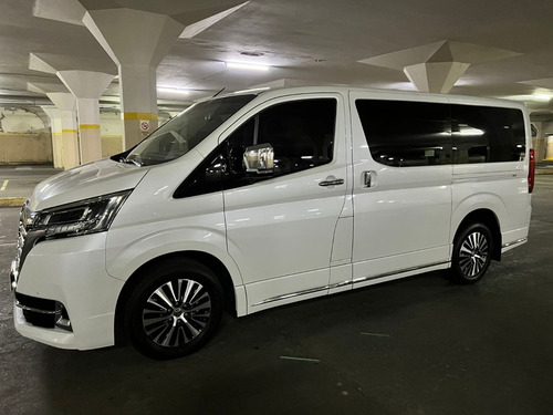 Imagen 2 de 16 de Toyota Hiace 2023 2.8 Tdi Wagon 6at 10a